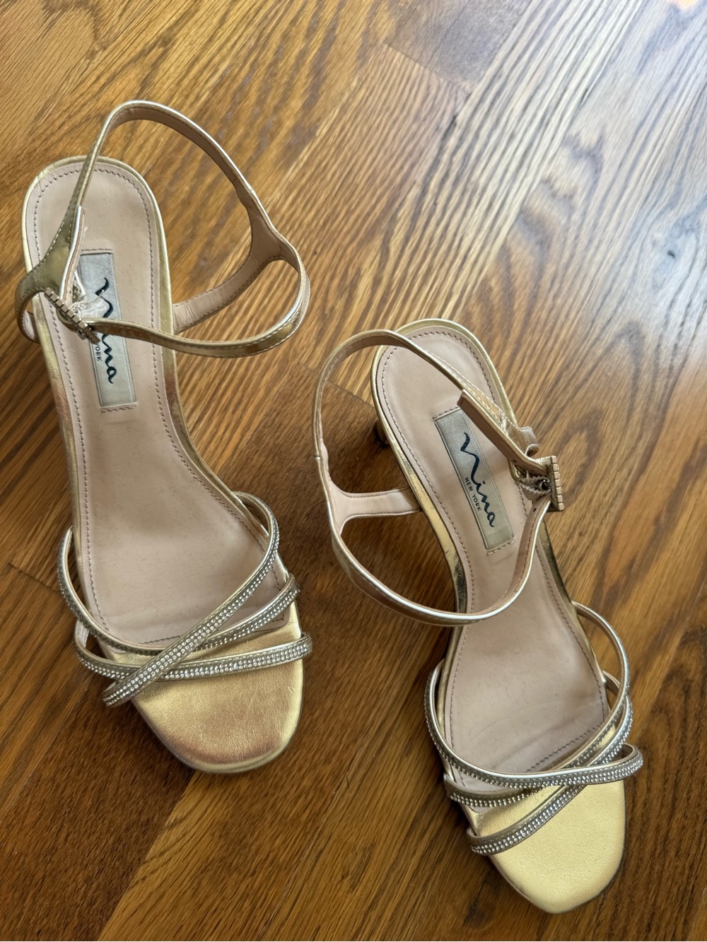 Womens Nina “Bobby” heels

PLATINO METALLIC MID-HEEL SANDALS WITH ANKLE-STRAP - Picture 2 of 5